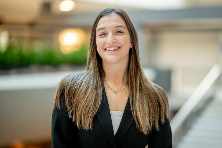 employee photo - Gabriela