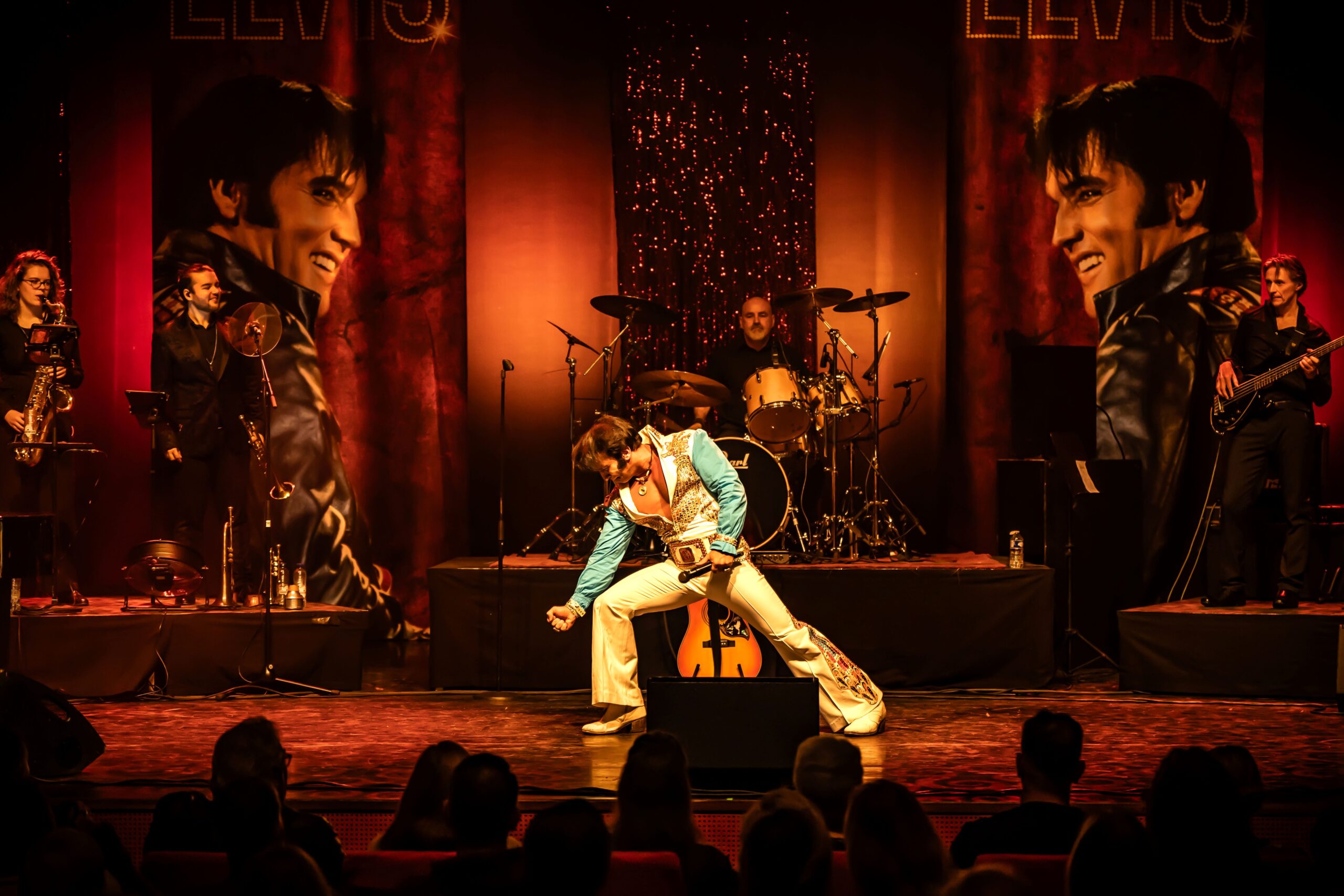 Elvis 01 - World Forum Theater