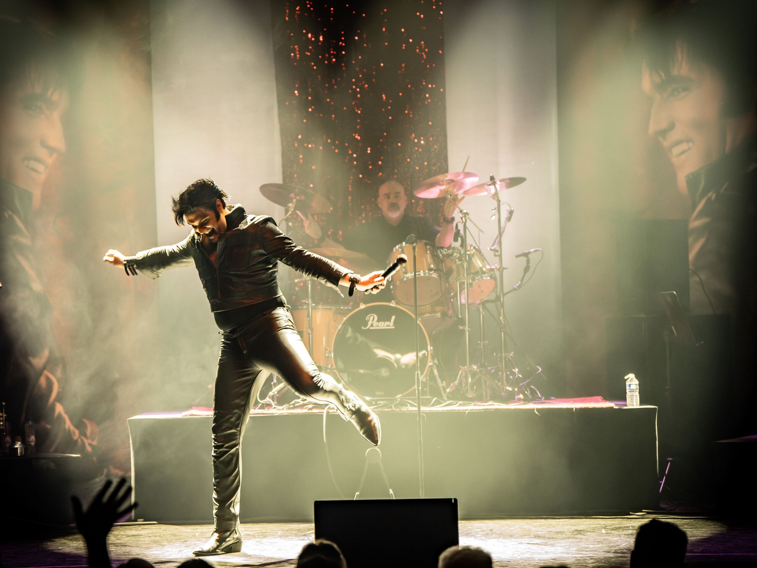 Elvis 03 - World Forum Theater